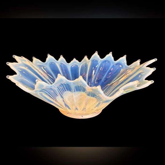 Fostoria Heirloom Opalescent Glass Mid-Century Modern Handkerchief Bowl - Picture 7 of 16